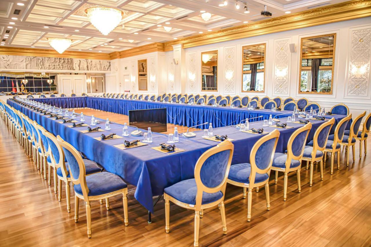 International Y Centro De Conferencias